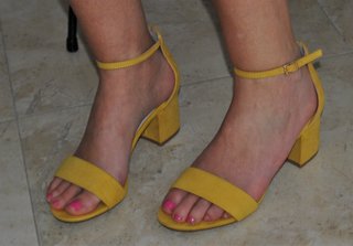 Sandalias tacón bajo Primark amarillo talla 38
