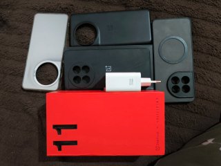 OnePlus 11 Negro con Fundas y Cargador