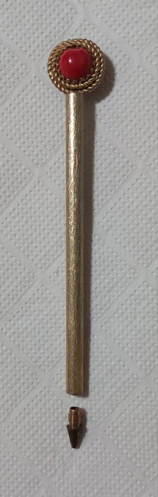 Bolígrafo BIC antiguo con piedra roja