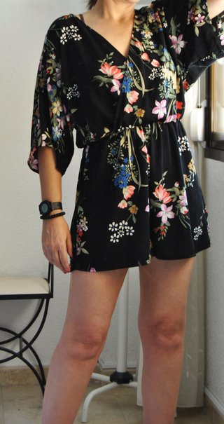 Mono corto Stradivarius flores Talla M