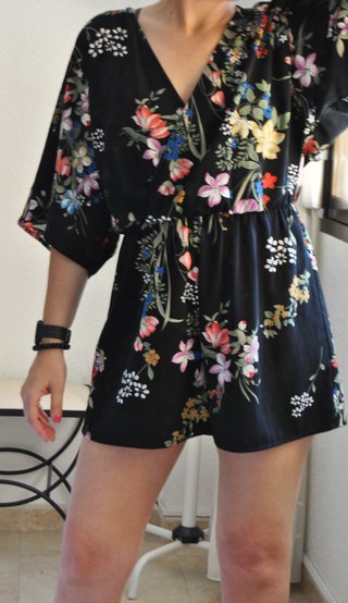 Mono corto Stradivarius flores Talla M