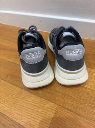 Zapatilla Munich Gris y Blanca