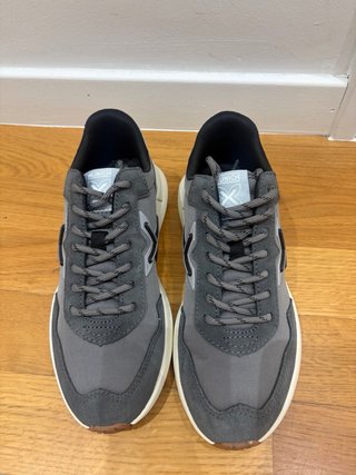 Zapatilla Munich Gris y Blanca