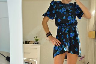 Vestido mini Bershka floral azul talla S