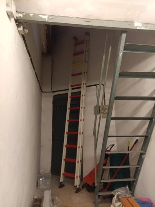 Escalera de fibra y escalera de madera