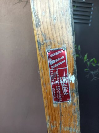 Escalera de fibra y escalera de madera