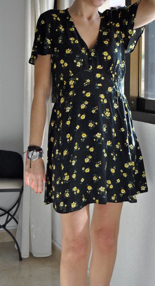 Vestido mini Pull&Bear floral negro talla M