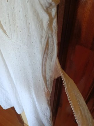 Vestido blanco ibicenco Cortefiel troquelado