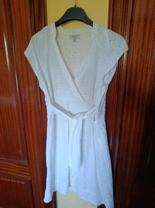 Vestido blanco ibicenco Cortefiel troquelado