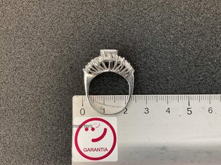 anillo oro 9k con diamante,esmeralda