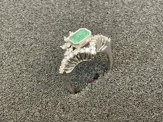anillo oro 9k con diamante,esmeralda