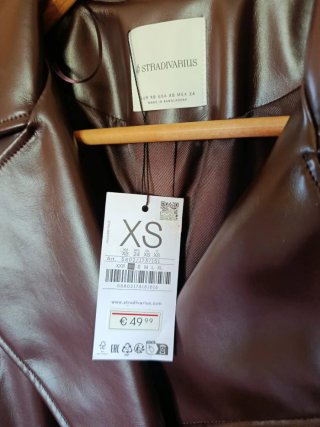 Trench efecto piel Stradivarius Talla XS