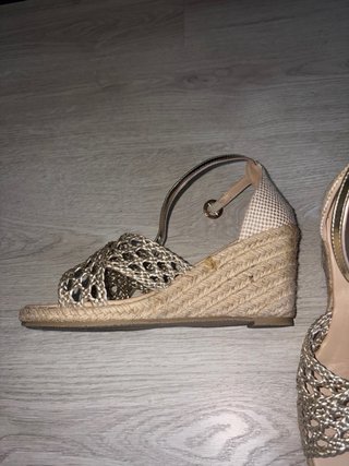 Sandalias doradas Kiabi