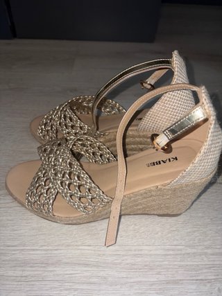 Sandalias doradas Kiabi