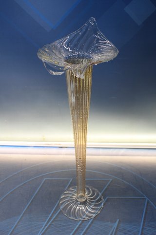 Bellissimo vaso, viola in stile vaso giglio di Murano. Fiore di calla.
