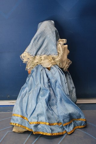 07. Antigua muñeca traje regional de Genova, Italia.
