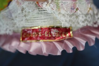 10. Antigua muñeca recuerdo de París, Campos Elíseos.