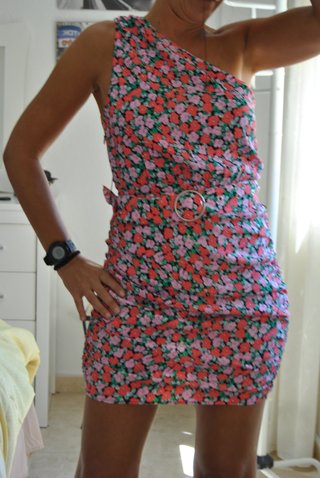 Vestido mini Bershka un tirante floral T.M