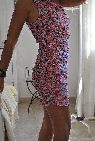 Vestido mini Bershka un tirante floral T.M