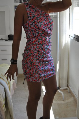 Vestido mini Bershka un tirante floral T.M