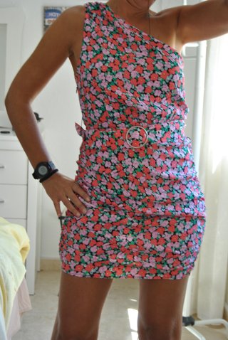 Vestido mini Bershka un tirante floral T.M