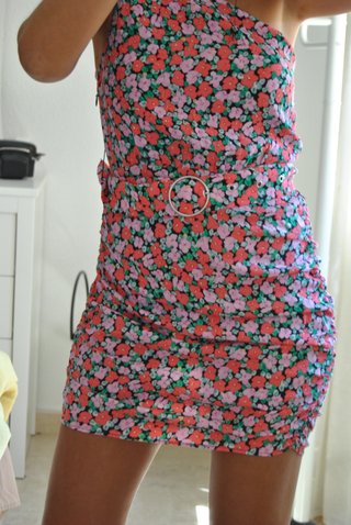Vestido mini Bershka un tirante floral T.M