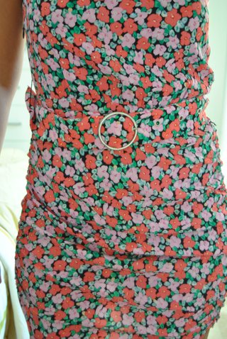 Vestido mini Bershka un tirante floral T.M