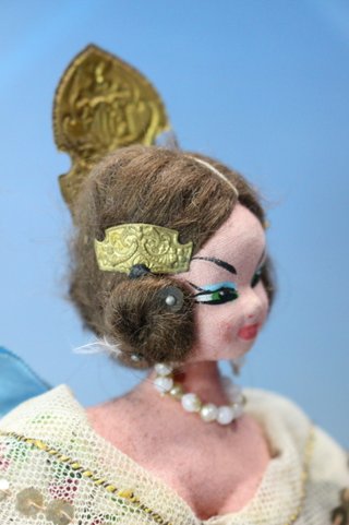13. Antigua muñeca Layna Fallera, traje regional de Valencia. Años 60.