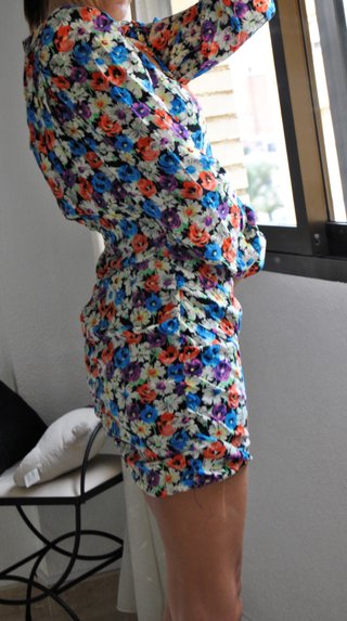 Vestido mini Zara flores manga abullonada