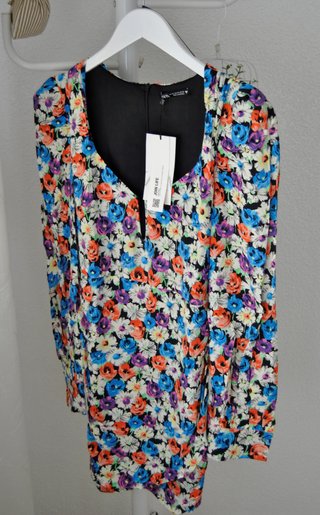 Vestido mini Zara flores manga abullonada