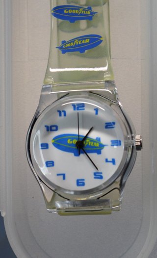 05. Reloj de pulsera infantil publicidad Goodyear.