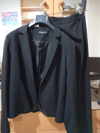 Traje de chaqueta y pantalón negro