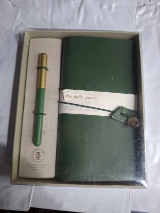 Agenda Verde The Daily Paper con Bolígrafo