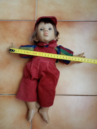 Muñeco vintage niño con peto rojo