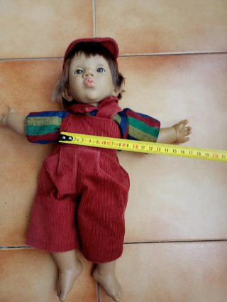 Muñeco vintage niño con peto rojo