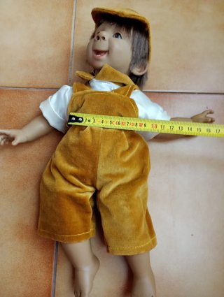Muñeco vintage de terciopelo