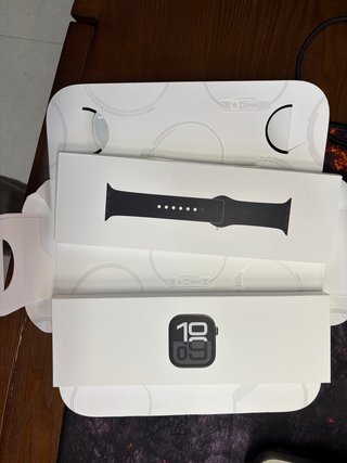 - Apple Watch Series 10 GPS, 46 mm