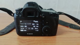 Canon EOS 6D + Objetivo 24-105mm + Parasol