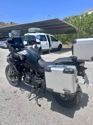 CFMOTO 800MT Touring Negra y Plata