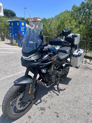 CFMOTO 800MT Touring Negra y Plata