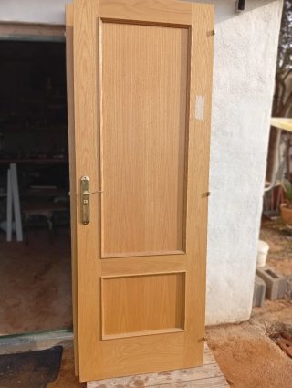 Puerta de madera de roble