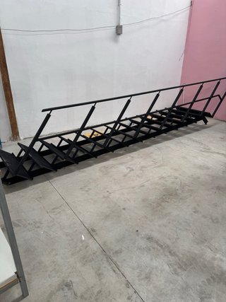 Escalera metálica negra