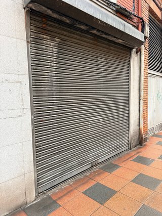 Portón metálico,medidas 2,80 de ancho x2,65 alto