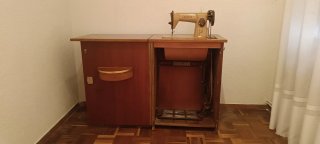 Máquina de coser Singer beige