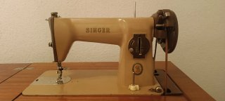 Máquina de coser Singer beige