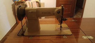 Máquina de coser Singer beige