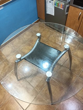 Mesa redonda cristal y metal