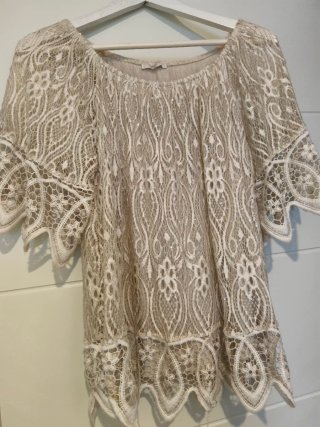 Blusa Beige Encaje con Lentejuelas