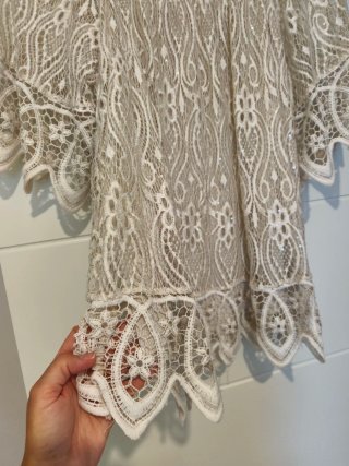 Blusa Beige Encaje con Lentejuelas