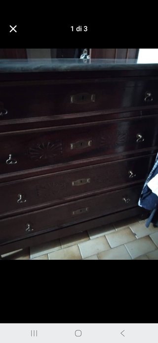 Cassettone in legno con piano in marmo